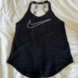 Nike dry fit workout top, size small in black